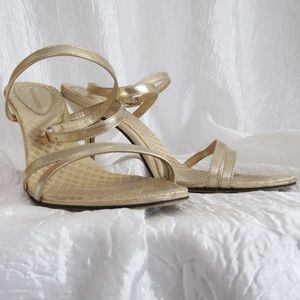 BCBG MAXAZRIA Platinum Gold Jota Heels 7B